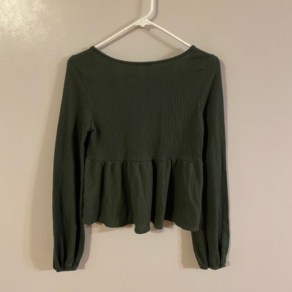Francesca’s green ribbed v-neck cropped top. Size medium, only worn once. - Picture 3 of 6